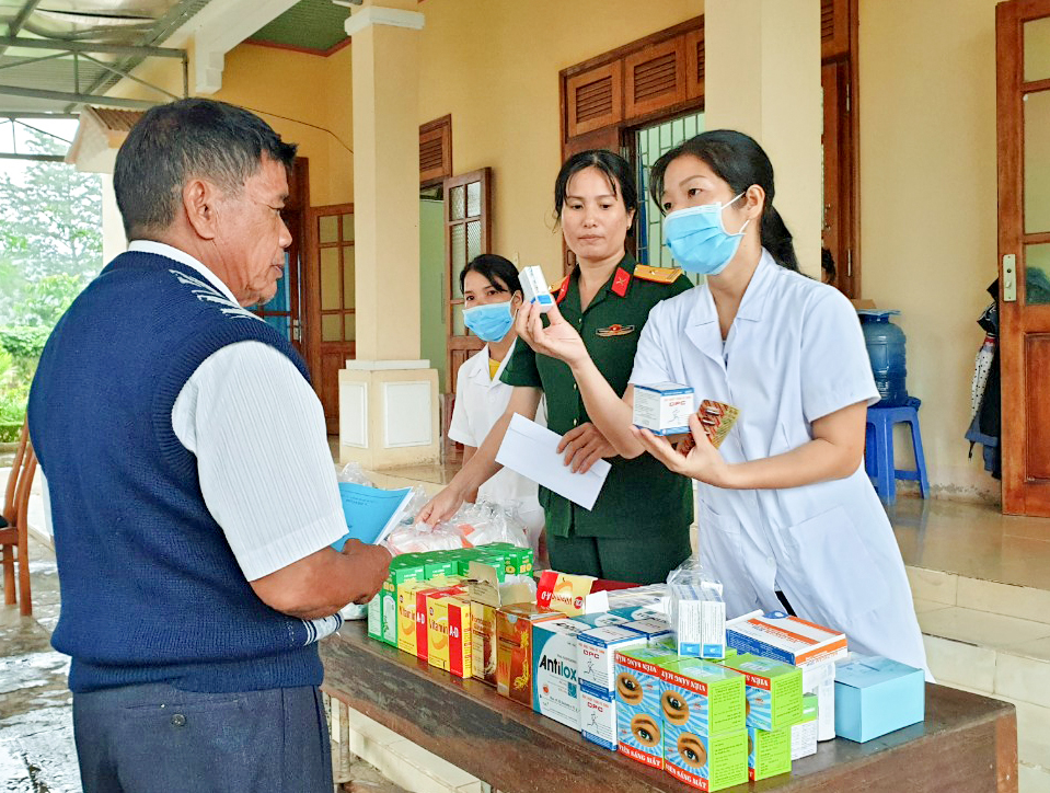 Đoàn Kinh tế - Quốc phòng 78 tri ân già làng, trưởng thôn, bí thư chi bộ, người uy tín trong cộng đồng
